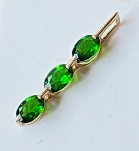๐ 10k Solid Yellow Gold & Emerald Gemstone Pendant - Picture 1 of 11