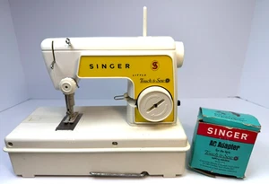 Macchina da cucire giocattolo Singer Little Touch & Sew con scatola e adattatore AC FUNZIONA vintage - Foto 1 di 10
