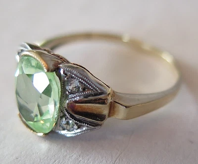 Vintage 10K Solid Yellow Gold Art Deco Ladies Peridot Ring Size 8 Plus 3.1 Grams - Image 1 of 4