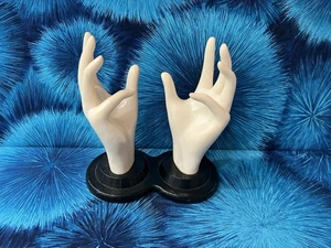Maniquí doble vintage 1990 E & B manos joyería anillo exhibición de fotos - Imagen 1 de 4