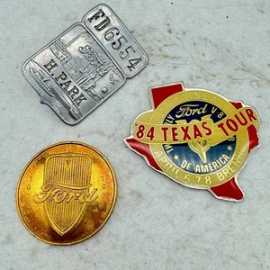 Lote De Colección 3 Insignia de Empleado Ford Motor Co 30 Años V8 Moneda 1984 TX Tour Insignia de Metal - Imagen 1 de 8