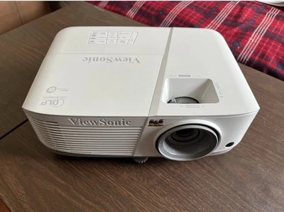 ViewSonic PA503S DLP Projector Low Lamp Hours Barely Used, Excellent Condition - Image 1 of 4