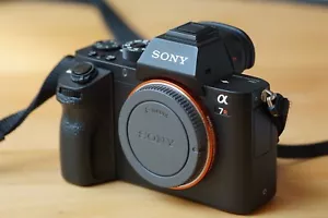 Sony A7R II 42,4MP spiegellose Systemkamera - schwarz (nur Gehäuse), neuwertig - Bild 1 von 6