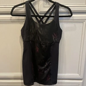 Top mujer lululemon talla 8, color estampado negro - Imagen 1 de 15
