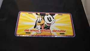 1998 DISNEYANA CONVENTION MICKEY MOUSE & PLUTO TARGA METALLO DISNEY WORLD - Foto 1 di 2