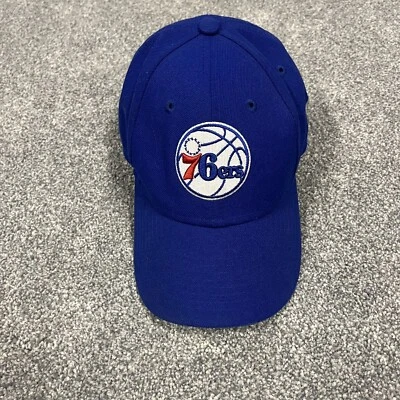 Philadelphia 76ers New Era JOVEN NIÑO 9FORTY Gorra Ajustable con Correa Azul Foto 1 de 4