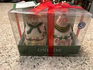 Salt And Pepper Shakers Oneida Snowmen Snowman Porcelain New in box - Picture 1 of 1
