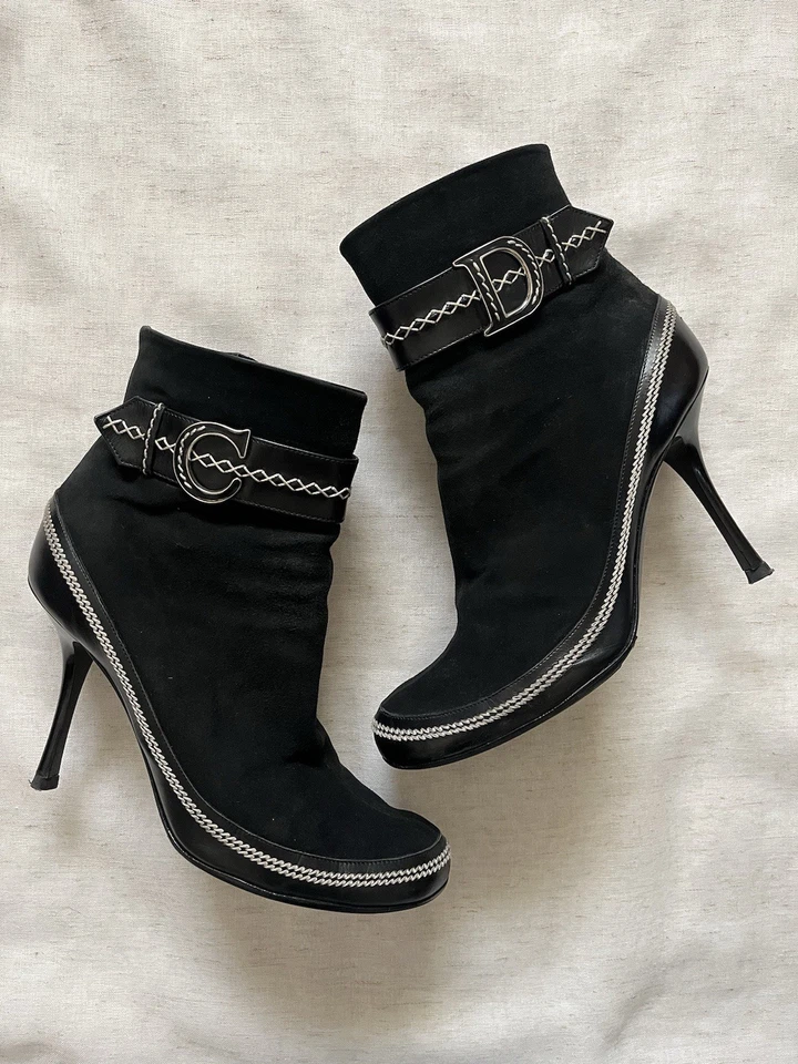 Botines Christian Dior Vintage Y2K 2005 John Galliano Negro Gamuza Emblema  Foto 1 de 4