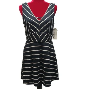 Neu mit Etikett gestreiftes Fit & Flare Midi-Minikleid mit V-Ausschnitt Junior Größe L ärmellos weich - Bild 1 von 11