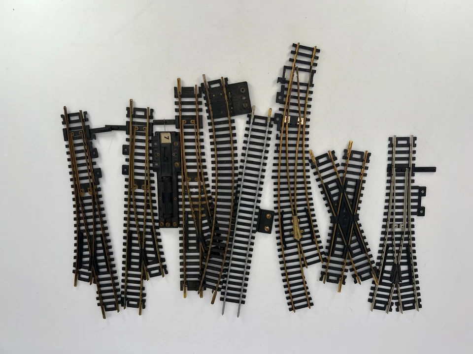 Atlas HO Scale Lot of 8 Switch/Straight/Curve/Crossing Good Condition - Image 1 of 4