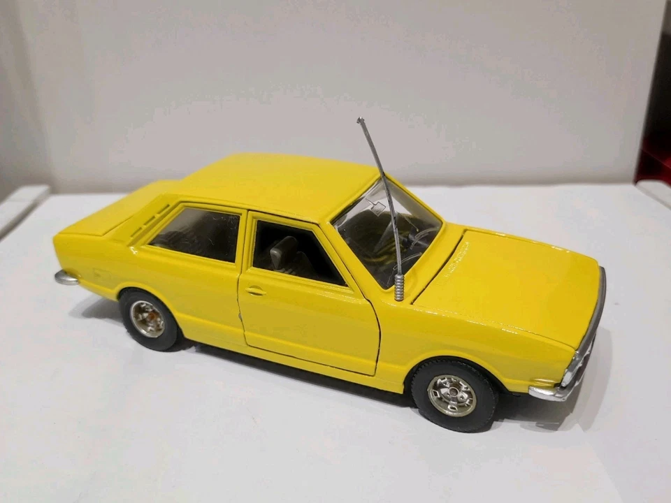 BURAGO AUDI 80 GT 1/24 - Immagine 1 di 4