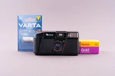 Fuji DL-200 35mm Point&Shoot Film Camera - Image 1 of 4