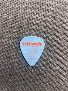 Guitarra Pick Theory Of A Deadman Dean Back Signature “Dadd Drawing” Roja sobre Azul - Imagen 1 de 2