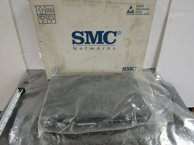 HUB DE RED SMC 5208DS EZ STACK 10/100 ***NUEVO*** Foto 1 de 4