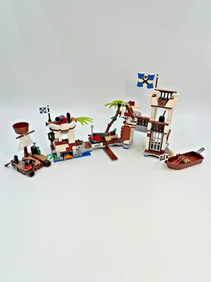 LEGO Pirates Soldiers Fort (70412) plus LEGO Pirates Soldiers Outpost (70410) - image 1 of 4