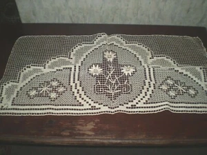 1930s Vintage Handmade Ivory Cotton Crochet Lace Tablecloth - Bild 1 von 7