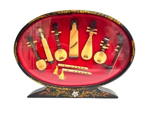 China - Showcase With Sculptures Miniatures Instrument Standard Set Music - - Picture 1 of 3