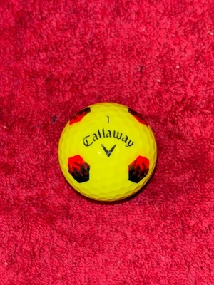 1 bola de golfe usada amarela Callaway cromada macia vermelha e azul Tru Track - Imagem 1 de 2