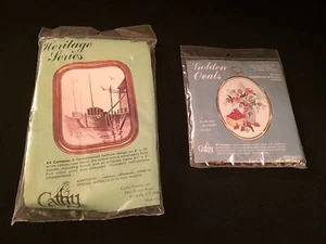 Lote de 2 Nuevos Juegos de Agujas Cathy de Colección Fresas 'N Flores y El Muelle - Imagen 1 de 12