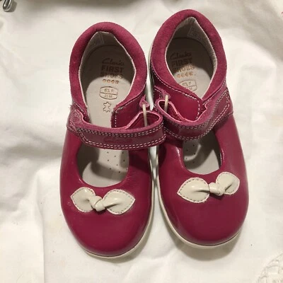 Clarks Girls Softly Bow Berry Patent Leather First Shoes size 6.5 F Fitting - Image 1 of 4
