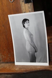 Vintage 1979 Model Sexy Pin Up Photo Pretty Lady Original 3-1/2" x 5" Semi Nude - Picture 1 of 1