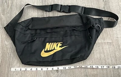 Nike Premium Riñonera (8L) Grande Negra Correa Gruesa y Hebilla Fuerte Dorado Swoosh Foto 1 de 3