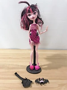 Monster High Dead Tired DRACULAURA Doll + Brush+ Bat 2012 Second Wave SHOE FLAW - Picture 1 of 6