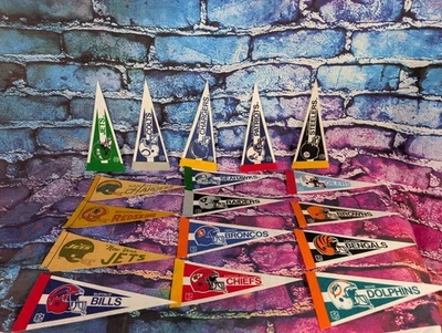 Lote RARO de 17 Mini Pennants Vintage de Time de Futebol da NFL 9 Polegadas Pequeno AFC NFC - Imagem 1 de 4