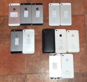 LOT APPLE - 12 x IPHONE MELANGER - ETAT DIVERS - VENDU HS - EN ETAT -POUR PIECES - Photo 1/17