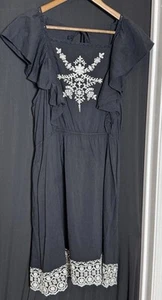 Old Navy Kleid Damen groß schwarz weiß Midi bestickt Landhaus gesmokt - Bild 1 von 11