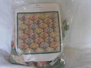 Verbindungsfäden Lilie Spalier Blüte Quilt Kit mit vorgeschnittenem Stoff 90 x 90 Queen - Bild 1 von 10