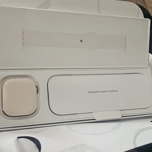 Apple Watch Series 10 46 mm GPS boîtier or rose bracelet blush clair S/M MWWT3LW/A - Photo 1 sur 2