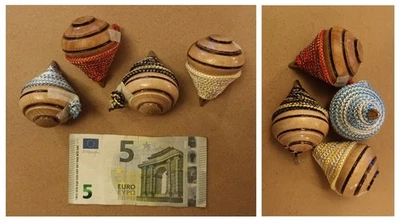 Trottola vintage in legno altezza cm 6 diametro 4,5 punta metallo filo colorato - Immagine 1 di 3