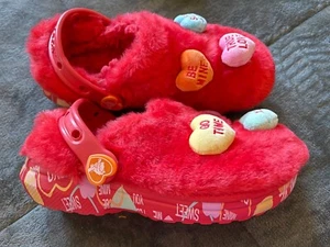 Zueco Crocs X Sweethearts Colaboración Clásico Piel Seguro M5/W7 EDICIÓN LIMITADA - Imagen 1 de 12