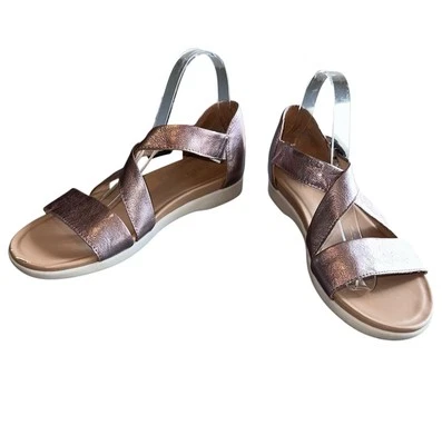 Sandalia Naturalizer 9N Elliott para mujer sin cordones metálica oro rosa cómoda Foto 1 de 4