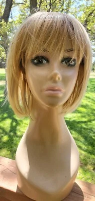 Bob con flecos coquetos Hairdo en 14/88 Foto 1 de 4