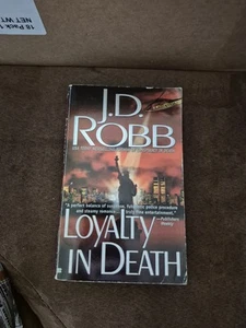 Loyalty in Death -Mass Market Paperback By J.D. Robb-Good Condition-Oct 1999 - Picture 1 of 3