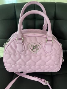 Cartera Juicy Couture impecable domo corazón acolchado orquídea púrpura correa para el hombro - Imagen 1 de 6