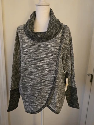 Calvin Klein Performance Top Sz. (Med)  Long Sleeve Black/ White - Image 1 of 4