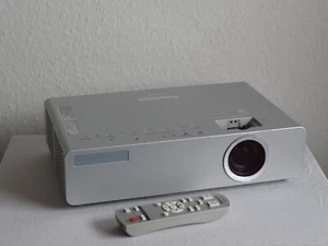 Panasonic PT-LB80NT - LCD Projector / Beamer Lampenbetriebszeit: 200 h - Bild 1 von 10