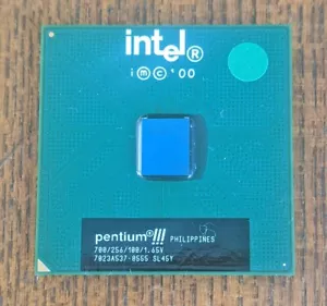 Intel Pentium III 700/256/100 - SL45Y - PGA370 - Coppermine -Full working order - Picture 1 of 2