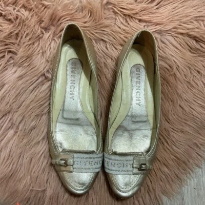 Pisos de ballet Givenchy dorados en punta talla 36 Foto 1 de 4