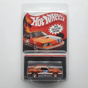 Ford Mustang SVO 2019 edición coleccionista Hot Wheels Mail in '84 con protector - Imagen 1 de 4