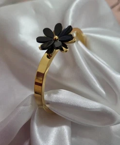 18K vergoldet schwarz und goldfarben Blume Armreif 7,5" Armband - Bild 1 von 5