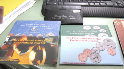 Mint SETS U.S.MINT 1991/1992/1993/1994/1995/ COIN SETS  THE 1992 is Silver Proof - Image 1 of 4