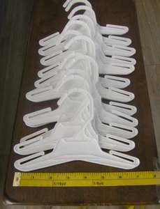 Puppen Kleiderbügel weiß Kunststoff 12 Stück passt Am.Girl, My Twinn, frech, gesprächig - Bild 1 von 7