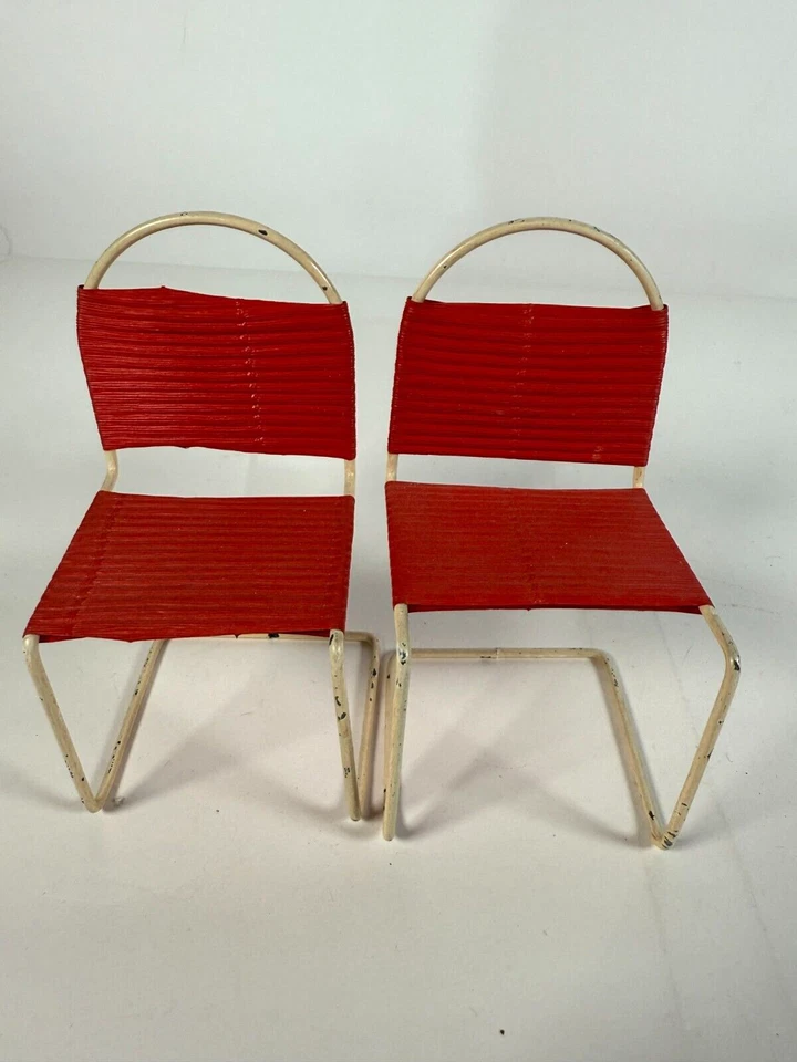 Par de sillas de exterior vintage de metal para casa de muñecas de 1952 Foto 1 de 4