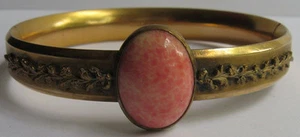 VINTAGE 1930ER GOLD FLL RELIEF BLUME RANKE MARMORIERT ROSA CABOCHON ARMREIF ARMBAND - Bild 1 von 6