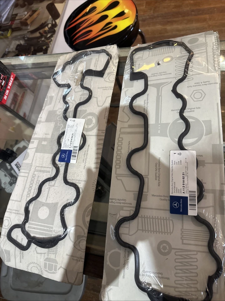 x2 ORIGINAL MERCEDES LADO IZQUIERDO Y DERECHO Juego de juntas de sellado de cubierta de válvula ¿VERIFICAR? Foto 1 de 3
