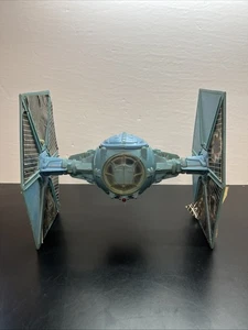 Vintage Kenner Battle Damaged TIE Fighter tutto originale luce funzionante W17 - Foto 1 di 14
